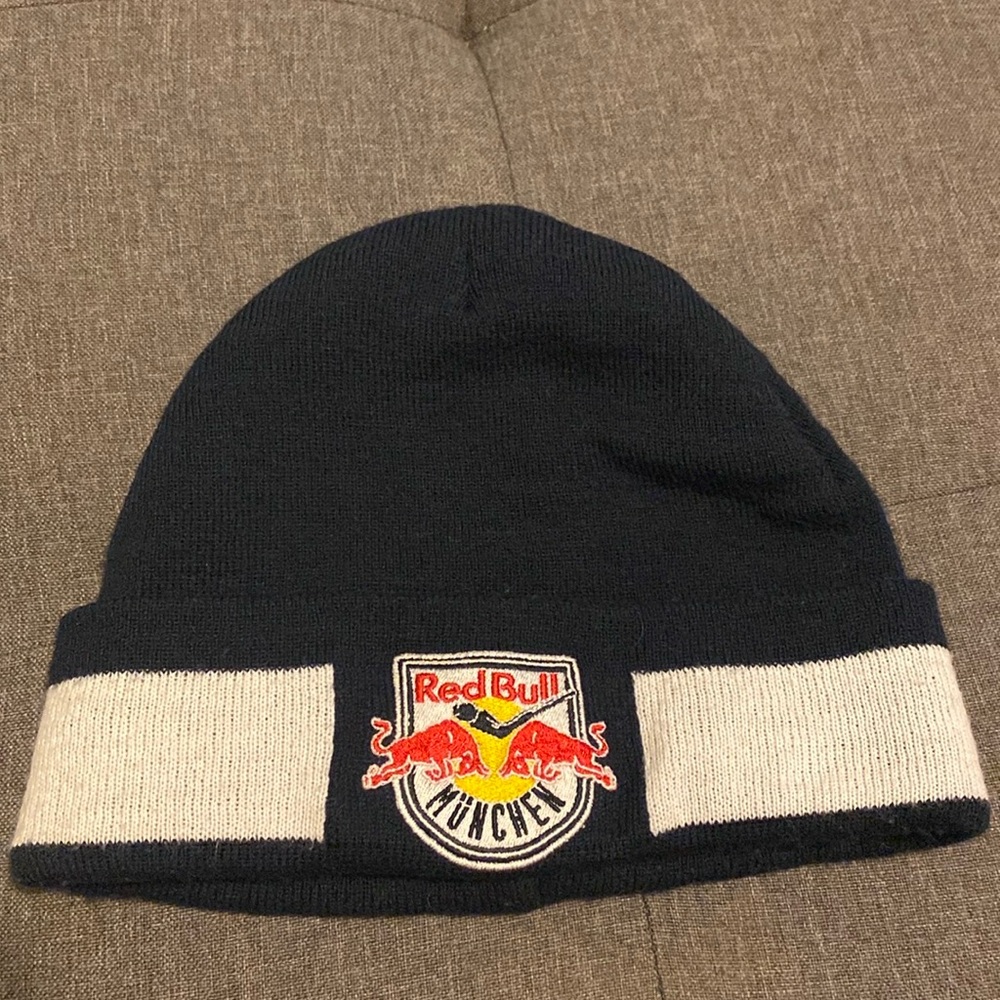 Red Bull Munchen / Munich German Hockey Hat Beanie Toque Adult Winter Hat DEL